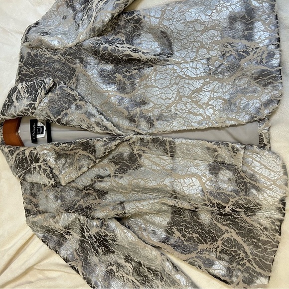 NueVa | Metallic Crackle Button Down Jacket | Silver, Cream | NWOT | Size 10 - Picture 7 of 8